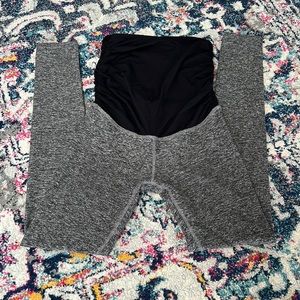 Excellent maternity Beyond the Bump Yoga Leggings Size Small